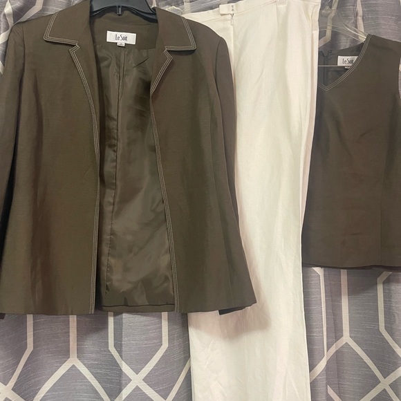 Le Suit Olive Green and White Pantsuit - Picture 4 of 16